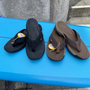 画像1: 【KEEN】メンズ コナ フリップ ティージー サンダル(２カラー4サイズ)