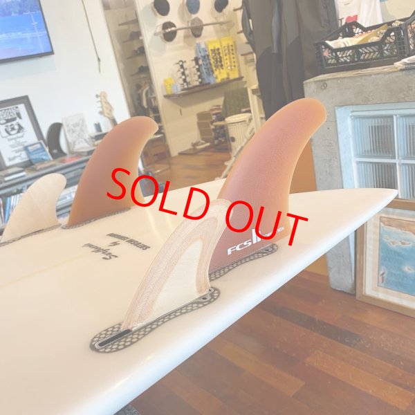 フィンは付属しません。