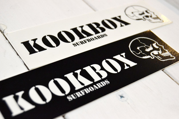 画像:  KOOKBOX SURFBOARD スモールステッカー（２カラー）
